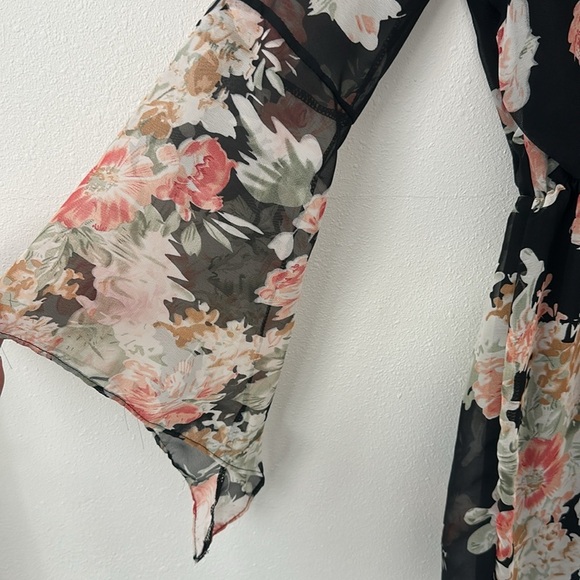 Floral Print Deep V-Neck Romper - Picture 5 of 6